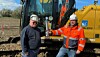 Machine instructor Frank Andreasen (th) presents the Year's idleness award 2023 to machine operator Lasse Baandhagen.
